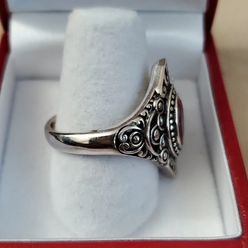 Exquisite Sterling Silver 925 Regal Ruby Ring